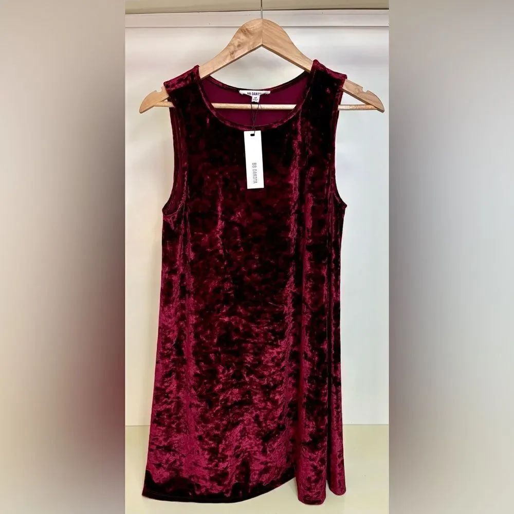 NWT- BB Dakota Meyer Wine Sleeveless Shift Crushed Velvet Dress Size Medium